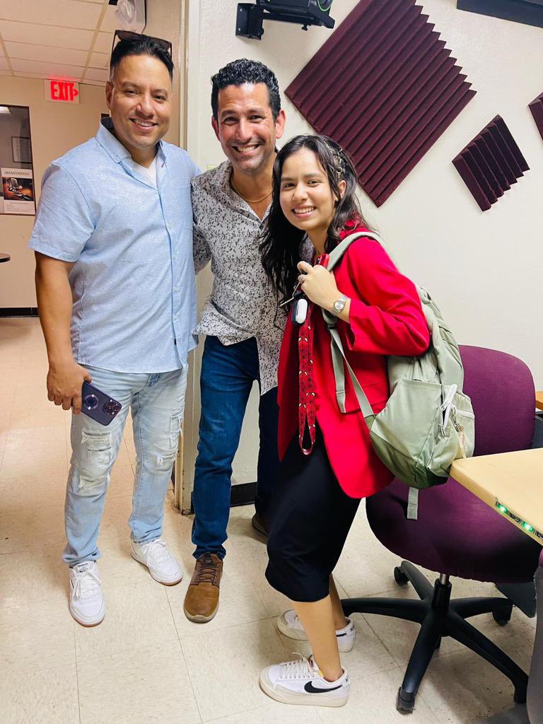 UPRA_WebTV's tweet photo. Deilanys S. Porrata Santiago realizó hoy su presentación de Práctica Supervisada COMU 4335.
Felicidades en su nueva etapa profesional.
#ORGULLOUPR #UPRAWEBRADIO #COMUUPRA #SomosComuUpra #UPRA https://t.co/h3CUfaAPl2
