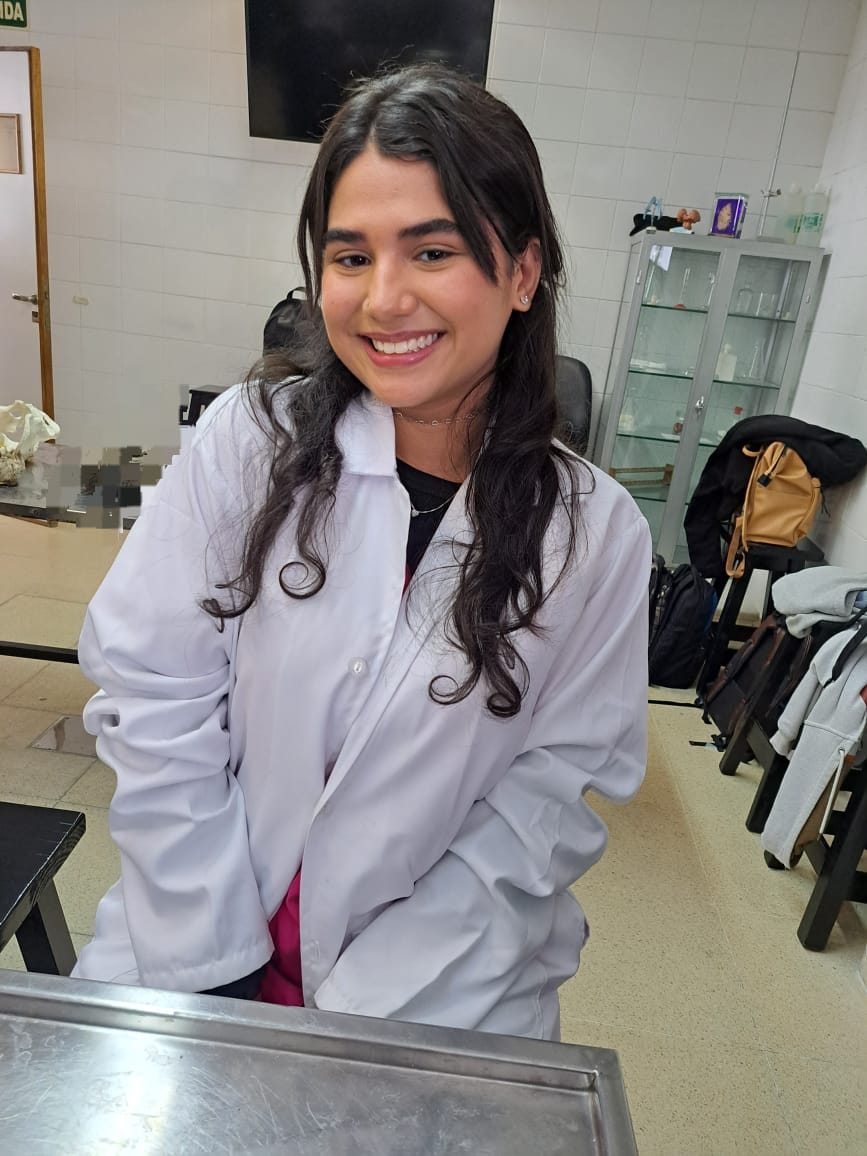 gizodecera's tweet photo. Aproveitar que eu consegui recuperar essa conta depois de 4 anos pra postar um dumpzinho de como está minha vida realizando meu sonho (que é fazer medicina é ainda ter minha independencia em outro país 🤧🥺🤏🏻 https://t.co/E1KrejjYE5