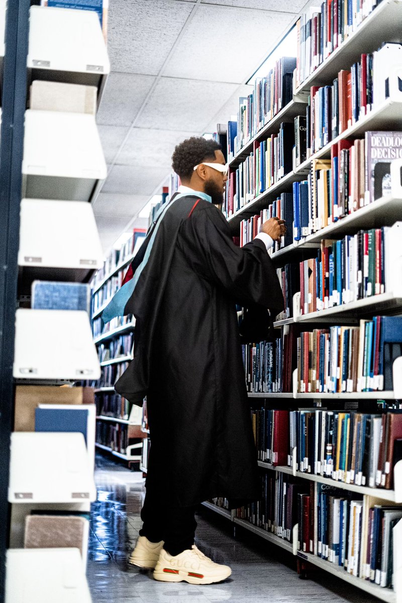 KidMusse's tweet photo. Thought it was luck til I did it again 🎰

Today, I graduated with my masters degree.🎓 الشكر لله🙏🏾💙 https://t.co/BCjEXpFlo5