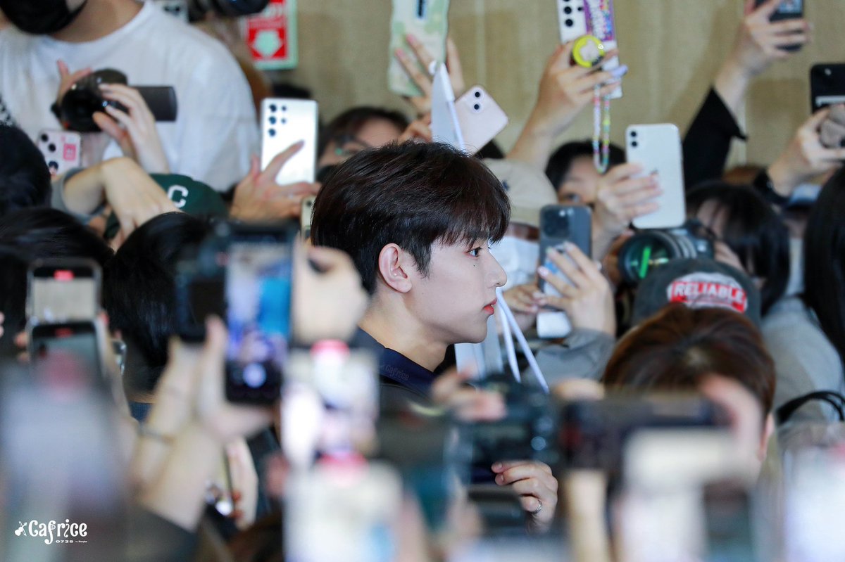 2023.05.13 김포공항 HQ

👑왕자처럼

#ZHANGHAO #장하오 #章昊 #ジャンハオ #ZEROBASEONE #ZB1 #제로베이스원