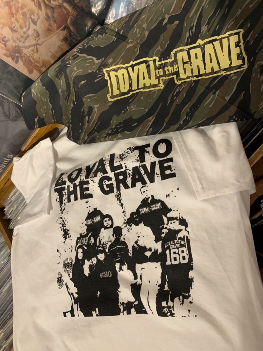 xtakashix's tweet photo. Loyal to the Graveのニューマーチは22’サイズのTiger Stripe Bandanna とあのバンドにリスペクトを込めたシャツ🥊
本日渋谷Cycloneのライブから販売！
#ripisaac https://t.co/YvRMvqdWjy