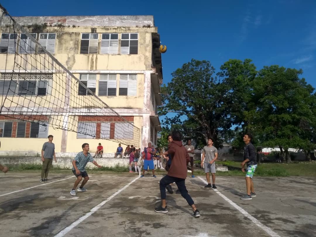 ArtemisaFeem's tweet photo. Continúan las competencias de la Copa FEEM, esta vez con Bahía Honda, ambiente sano, diversión, armonía....felicidades a los ganadores.... 🙏🏻🥇🏐♟️
#copafeem
#FEEMdeCUBA
#FEEMXCuba
#feemartemiseña https://t.co/mBhIKXGzeX