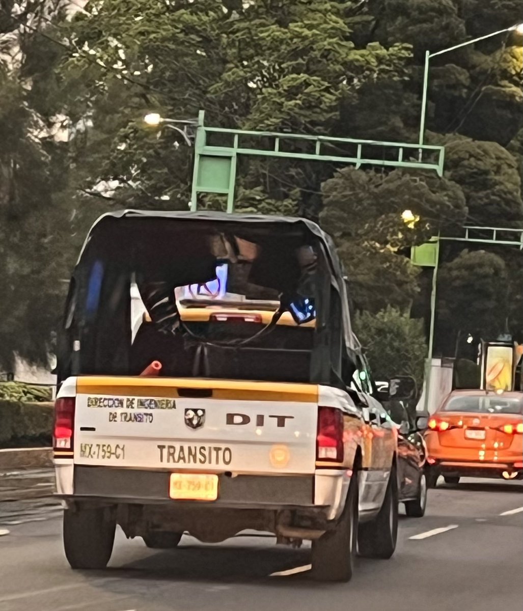 Unidad de tránsito manejando irresponsablemente y a alta velocidad en Eje central entre mpio libre y viaducto <a href="/Ssp_transitodf/">Tránsito df</a> <a href="/UCS_GCDMX/">Unidad de Contacto del Secretario SSC CDMX</a>  y ellos nos cuidan?