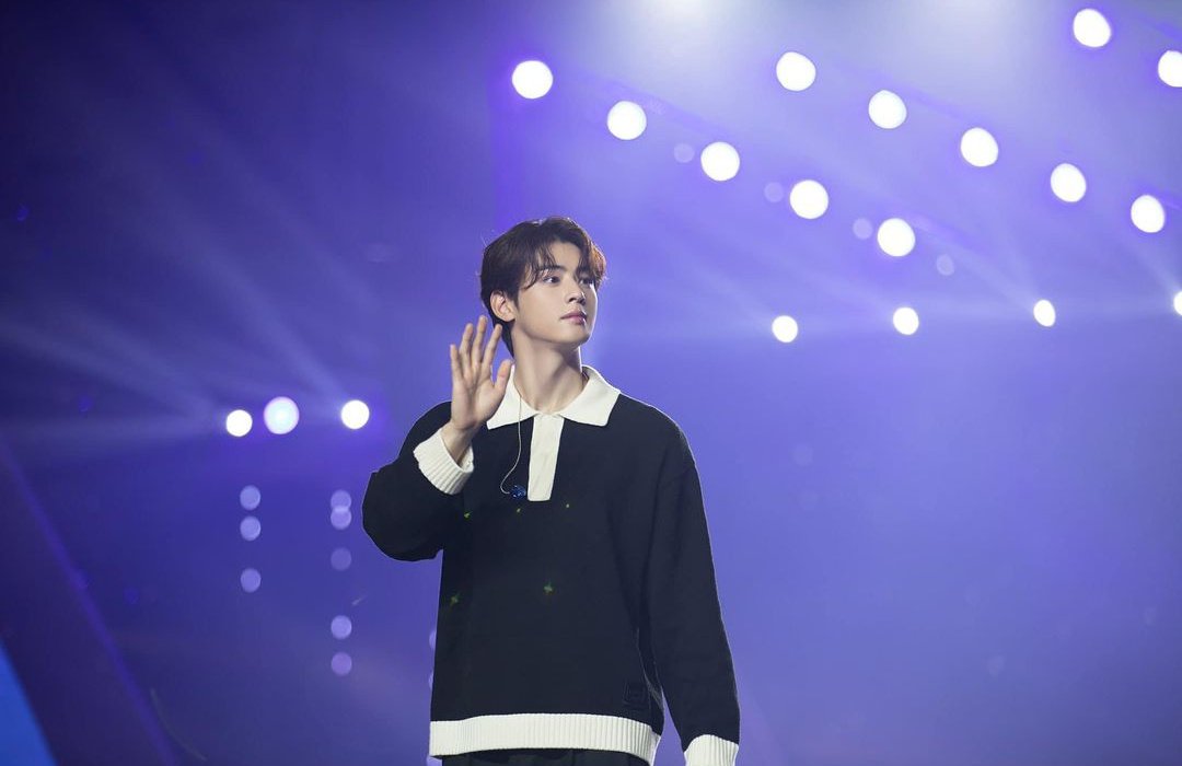 ChaEunwooINTL's tweet photo. 📍@onebunterng IG post
"Thank you #ChaEunwoo for the strong spirit during hard time like this, including the best effort for the team event & all Thai fans"
Like, comment for Eunwoo & share
🖇️https://t.co/5zqA0hidXy
#차은우 #ชาอึนอู
#KonnecThaiXChaEunWoo
#KonnecThai #KonnecCon https://t.co/hCeeKIfyeE