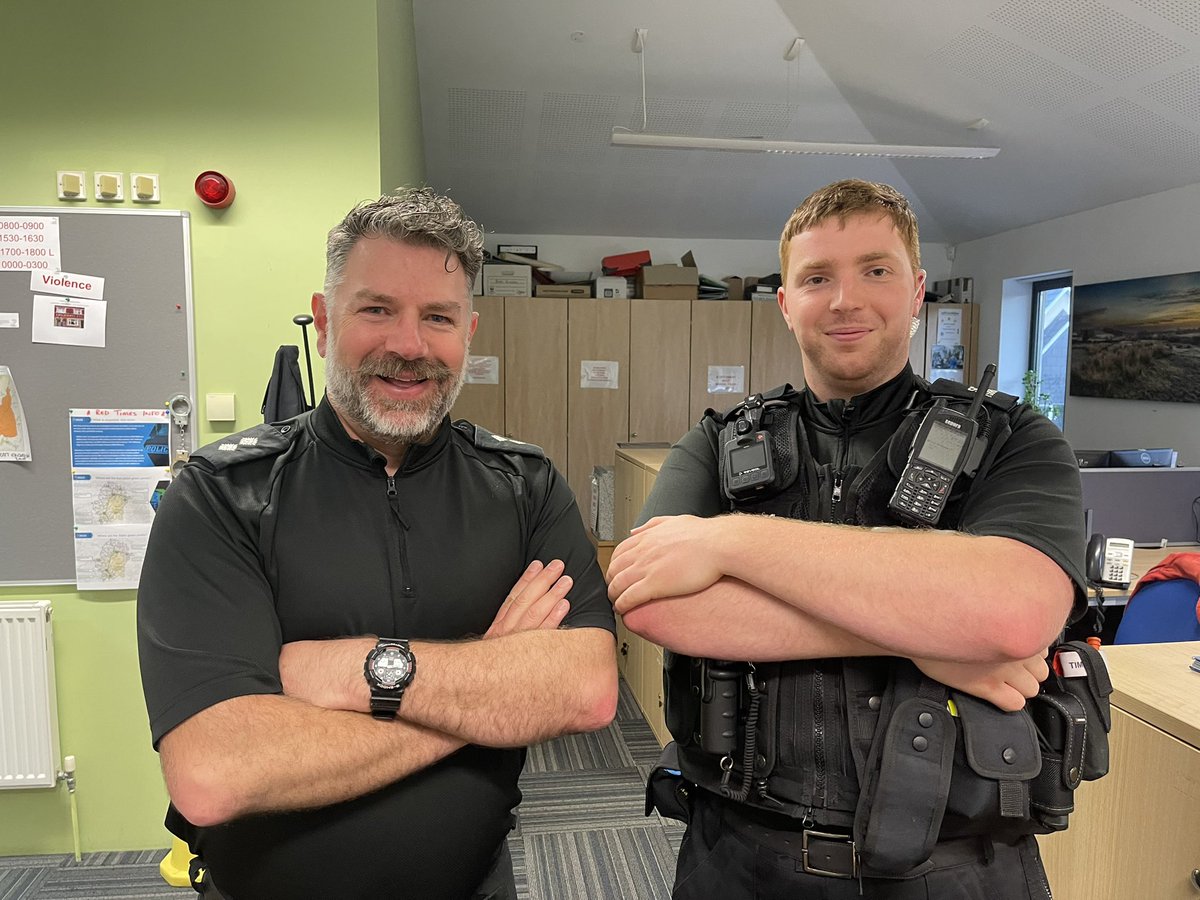 InspDaveT's tweet image. Had the privilege of meeting a new Special Constable tonight. Working @TavistockPolice tonight with our regular team. A Fantastic, super keen gent who will make such a difference in our community. He’s a big lad too!!! Nice to chat Henry!! 👮🏻‍♂️ 😬 respect @NWDevonPolice #volunteer