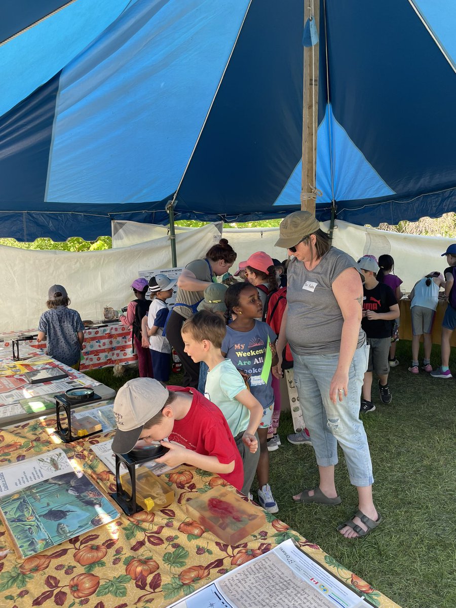 Spotted our <a href="/LdnEEC/">London EnvEd Centre</a> environmental educators sharing their passion and knowledge with thousands of Ss during the <a href="/UTRCAmarketing/">Upper Thames River Conservation Authority</a> Children’s Water Festival. <a href="/AskeyScott/">Scott</a> <a href="/JeffBruce11/">Jeff Bruce</a> @rgdunne_teach