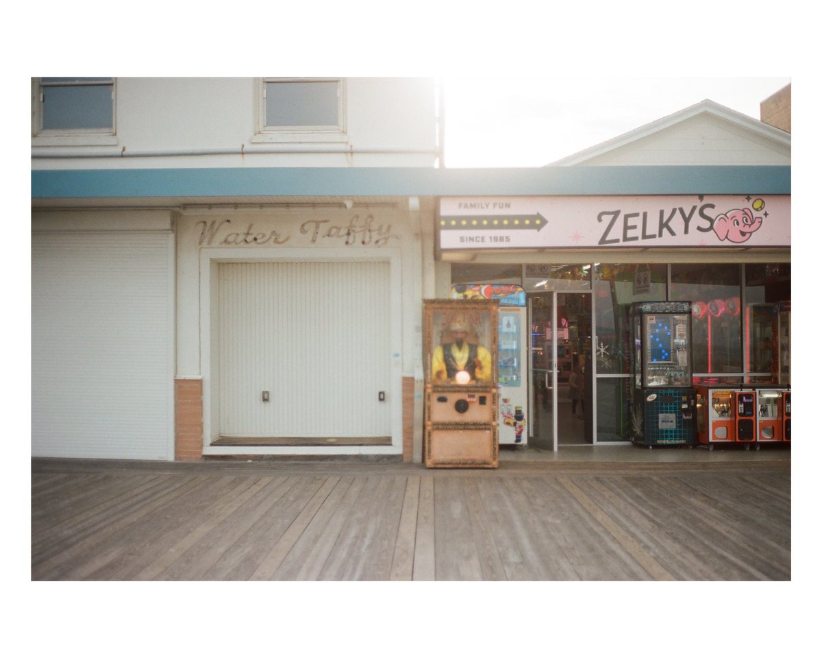 titaniumvisuals's tweet image. the beach
(canon ae 1 + portra 400)