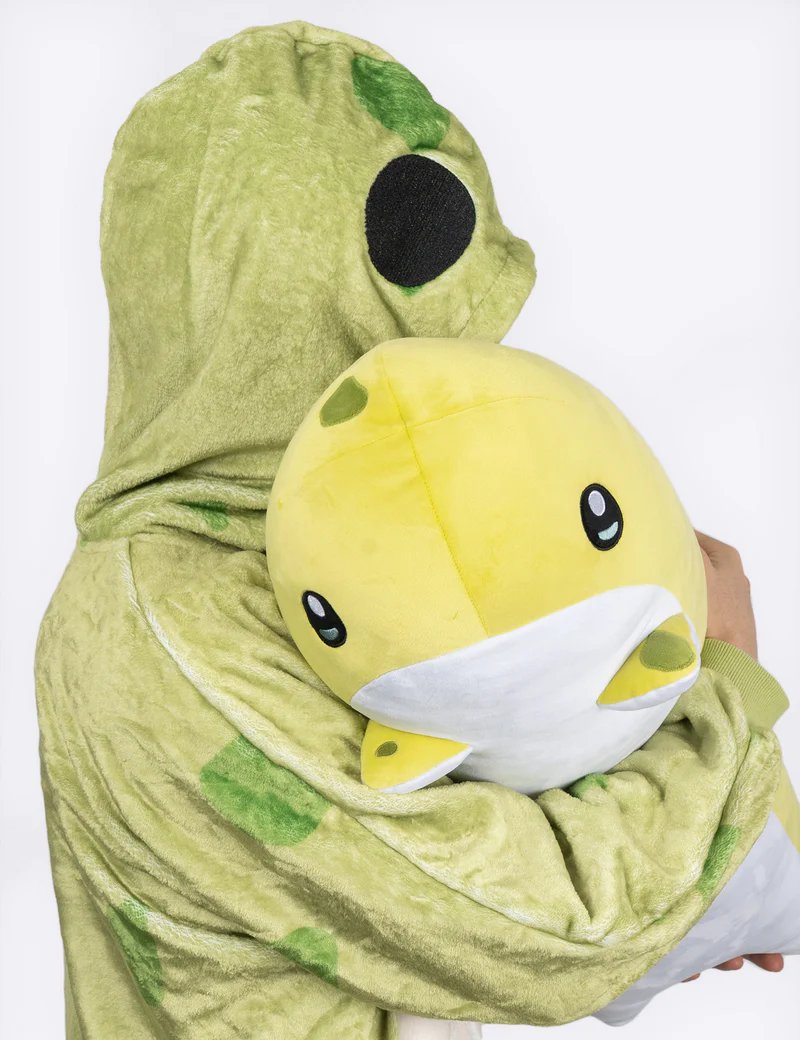 Wario64's tweet photo. Longboi Nessie Plush available for preorder at Apex Legends Shop ($39.95) https://t.co/7dVdJWBAZp https://t.co/urXsyGcllA