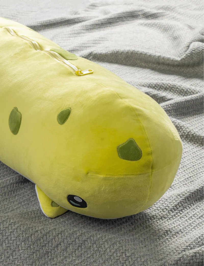 Wario64's tweet photo. Longboi Nessie Plush available for preorder at Apex Legends Shop ($39.95) https://t.co/7dVdJWBAZp https://t.co/urXsyGcllA