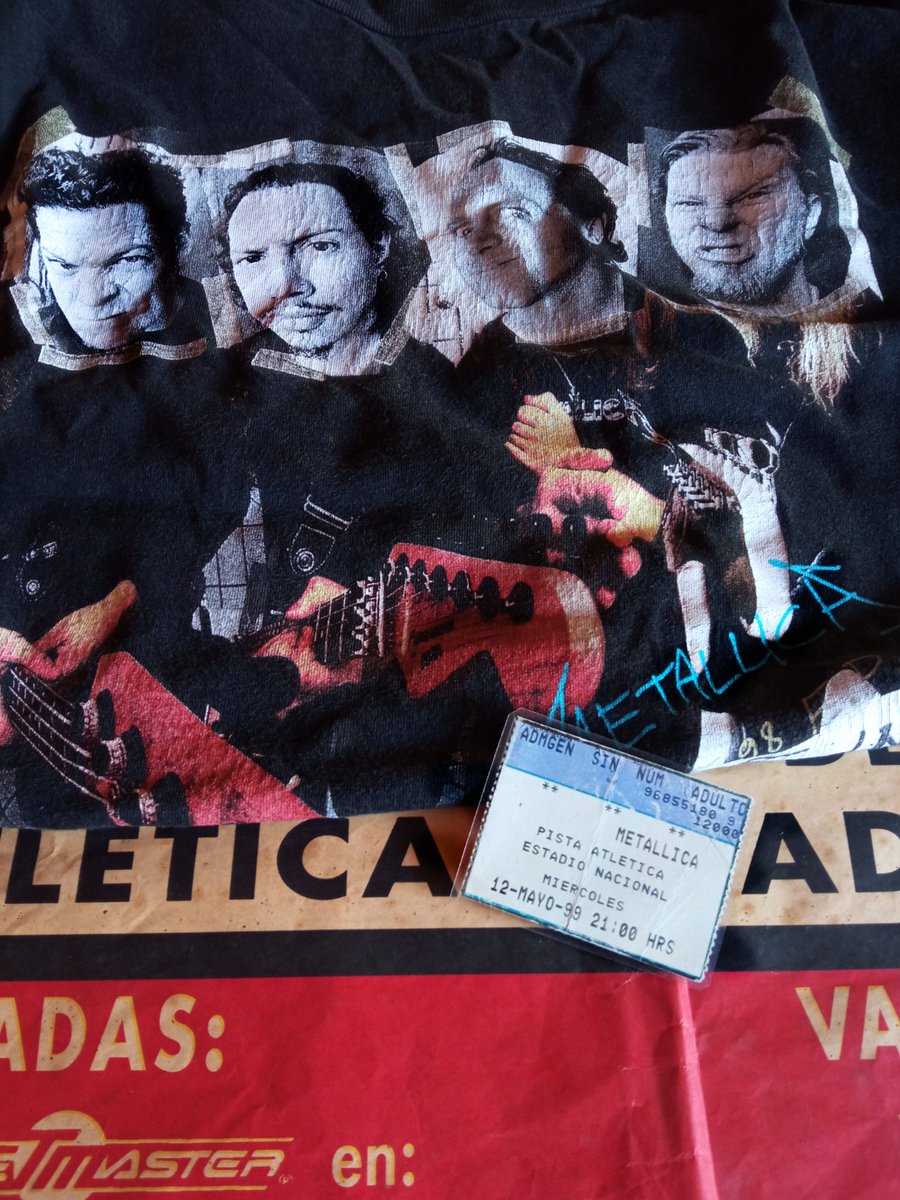 #MetInChile🇨🇱| Miércoles 12 de mayo de 1999 se concretaba la 2da visita de La Banda a nuestro país. La Pista Atlética del Estadio Nacional recibe la gira #TheGarageRemainsTheSame.
Antes que terminara el siglo Metallica venía como un tren cargado a toda velocidad