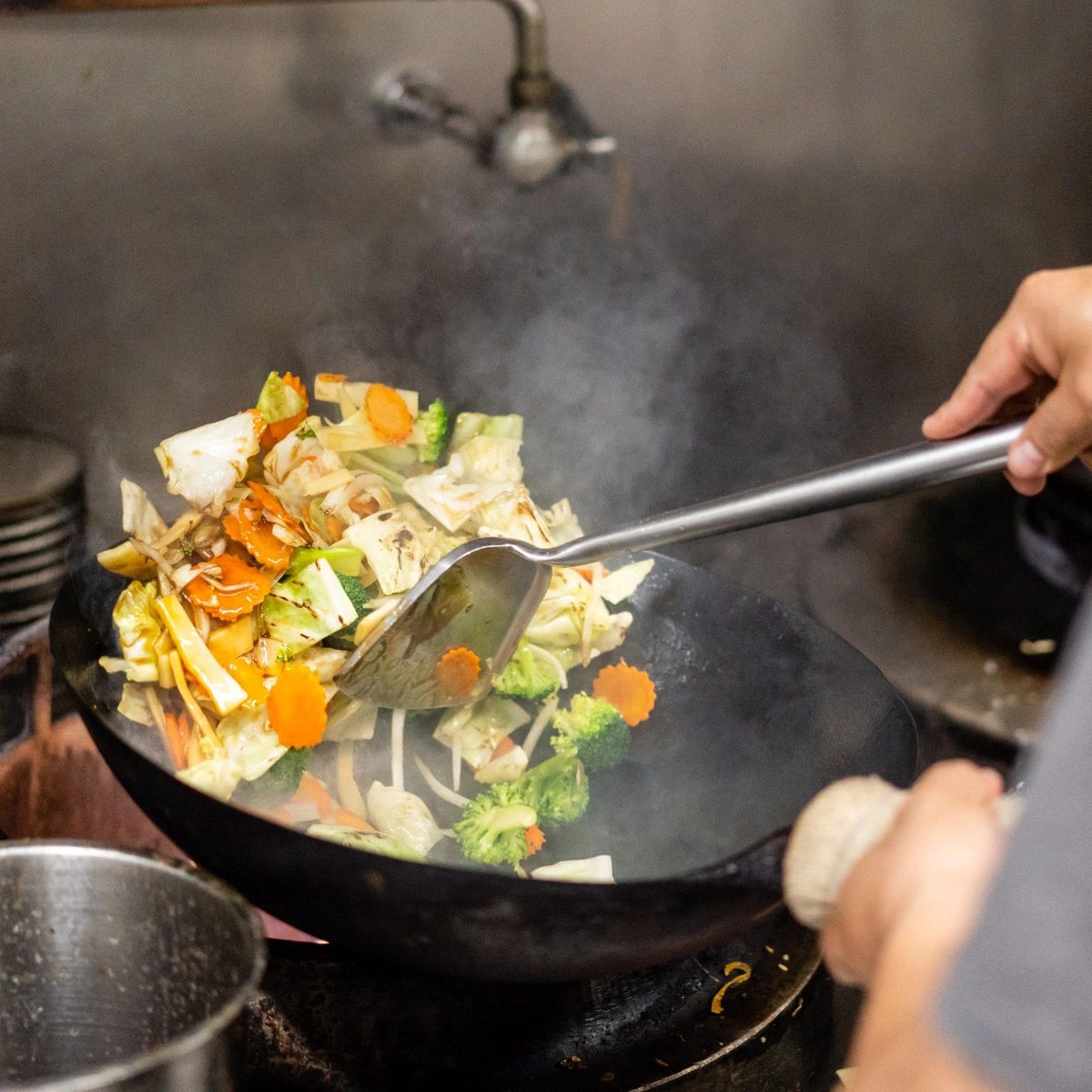 Chokdee_RR's tweet photo. Feeling hungry? Our portions are generous, so bring your appetite. https://t.co/XGiJrHea0z