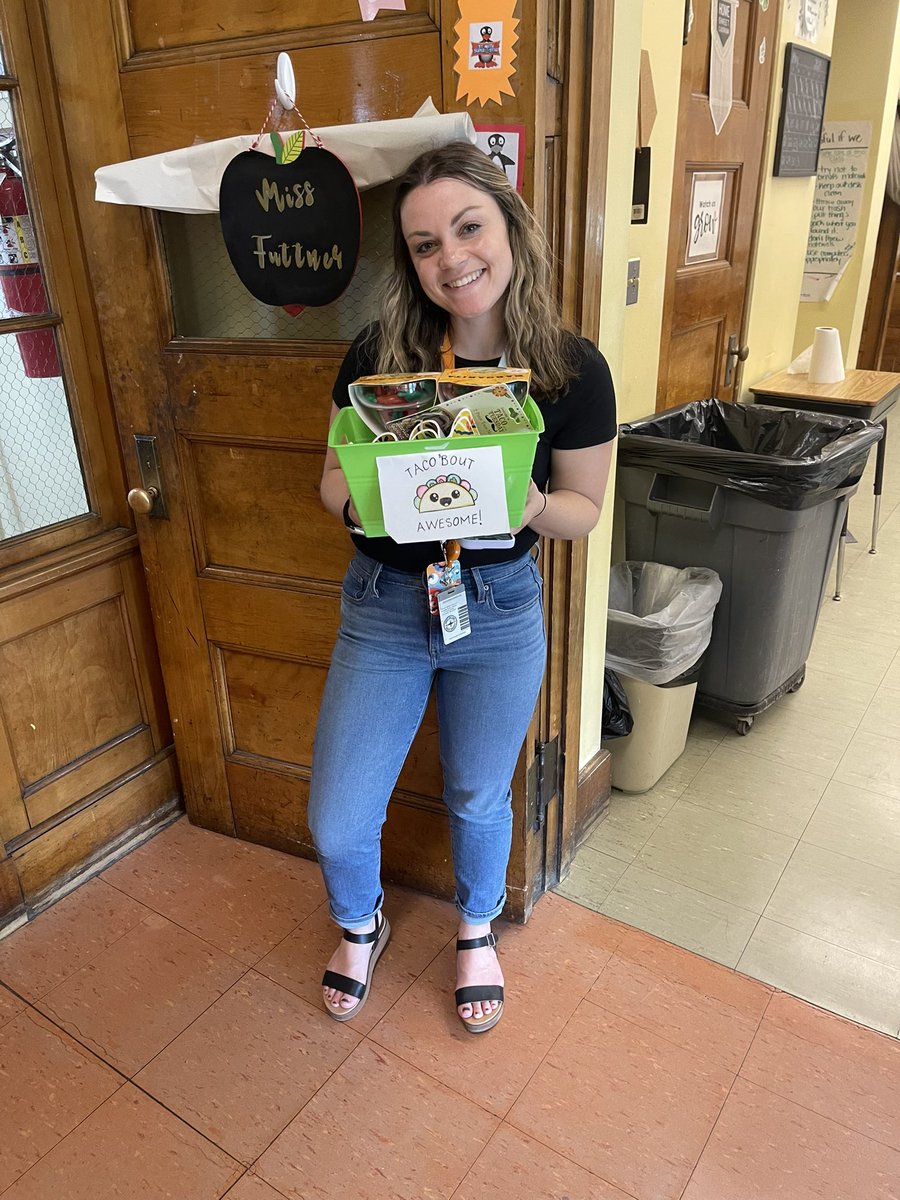 samuel_fanfan's tweet photo. Teacher Appreciation Week raffle winners! #Burncoatprep @Jen85803622 https://t.co/FwcctjaXmB