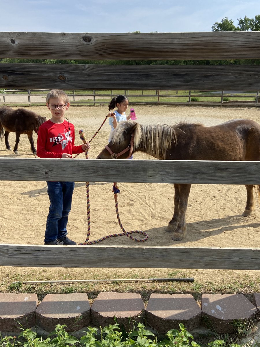 Polser_PE's tweet photo. AVLS and ALS classes took a field trip to my farm! it was a blast! https://t.co/wFg6LBsjG3