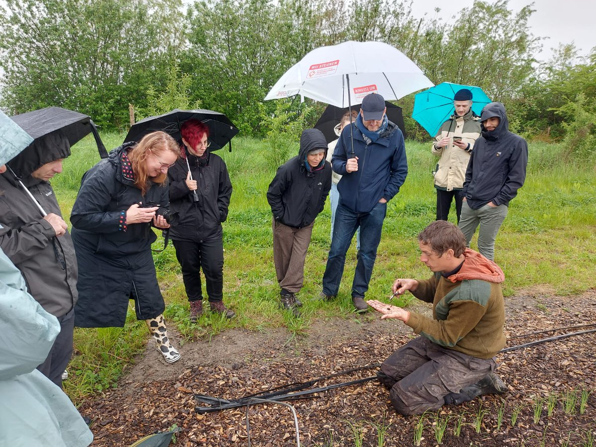 robertborek13's tweet photo. ...and the best RAINworms work for Belgian farmers ;-) https://t.co/MwSq7aZsmV