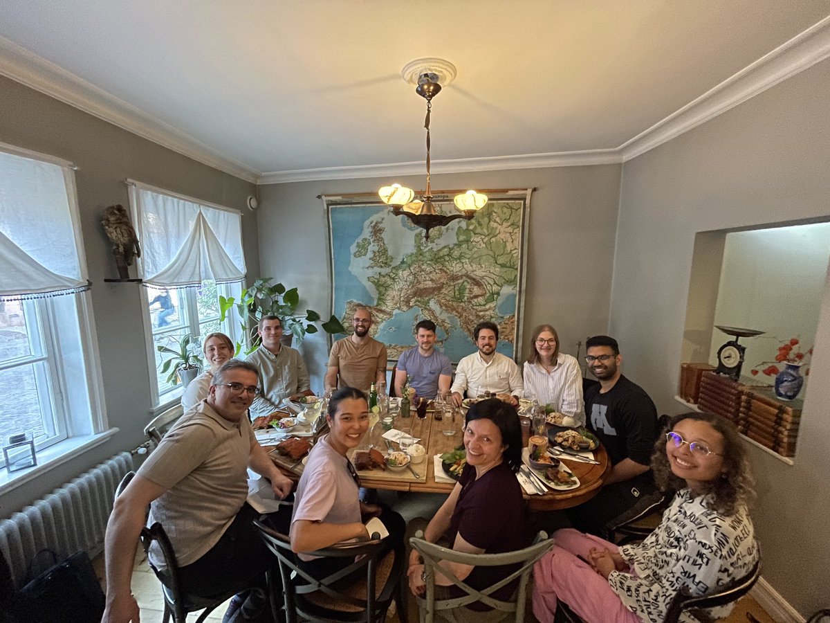 Paula Martos (@paulamartos) on Twitter photo It has been an incredible afternoon squeezing our creativity to the fullest <a href="/hammarlund_emma/">Emma Hammarlund Lab</a> . As a reward, a delicious dinner. Thanks <a href="/evo_eco_onco/">Anuraag Bukkuri</a> for guiding us, and to the others for being the best lab partners! 🤘🏻 It has been an incredible afternoon squeezing our creativity to the fullest <a href="/hammarlund_emma/">Emma Hammarlund Lab</a> . As a reward, a delicious dinner. Thanks <a href="/evo_eco_onco/">Anuraag Bukkuri</a> for guiding us, and to the others for being the best lab partners! 🤘🏻