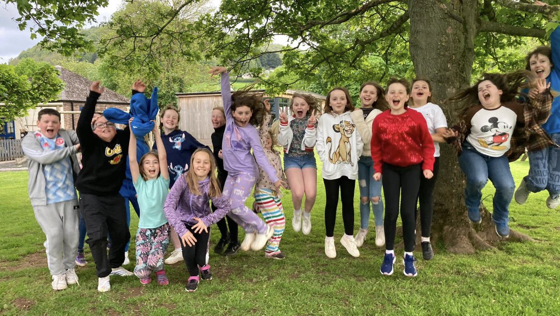 whitchurchprima's tweet photo. Willow class 2023 greeting the weekend with style. We are proud beyond measure! https://t.co/M1NlxjgVZm