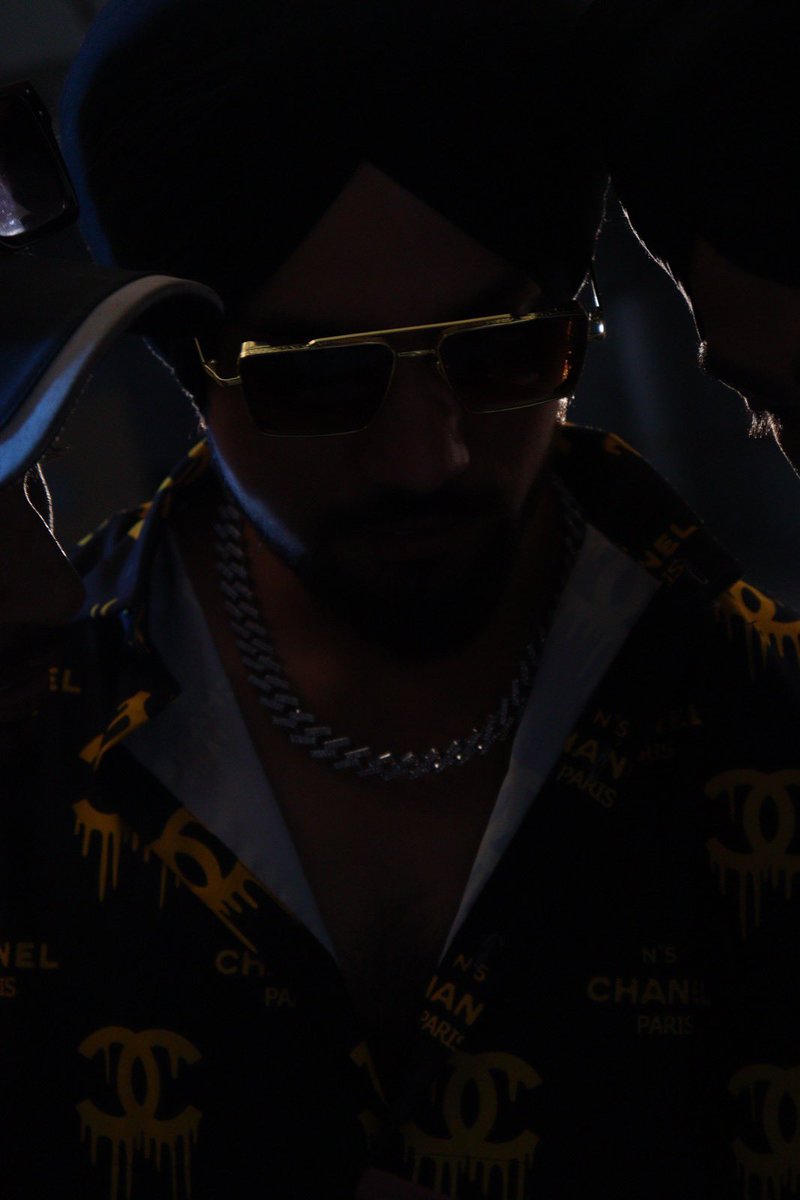 singhajeet116's tweet photo. Slomotion 
out now click on the link⬇️⬇️
https://t.co/MAVMOMiUQ3

#badvilla #slomotion #kaamjaarihai #RAPPER #artist #trend #hiphop #vibe2023 https://t.co/2q9TGxIjkr