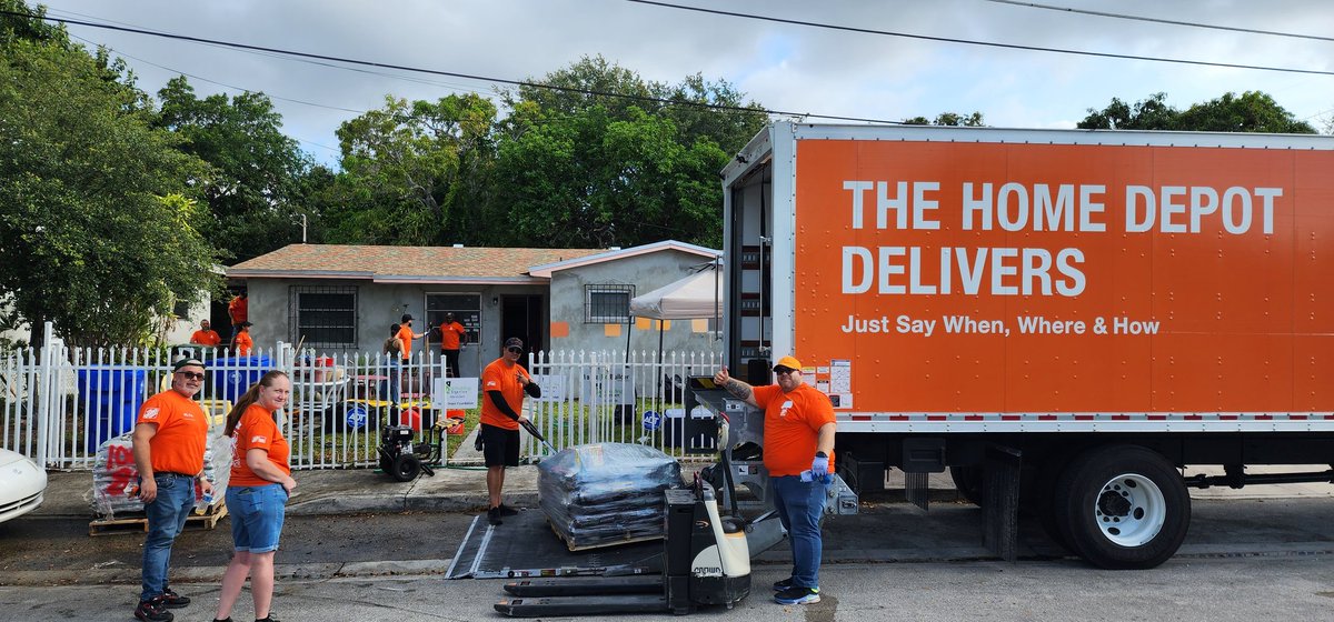 Ms. Nunez was beyond grateful!!! 🛠Team Depot Event 🛠 Awesome time Giving Back to our community 🧡 #DaleMiami #MDO #DFC #FLEET #OneTeam