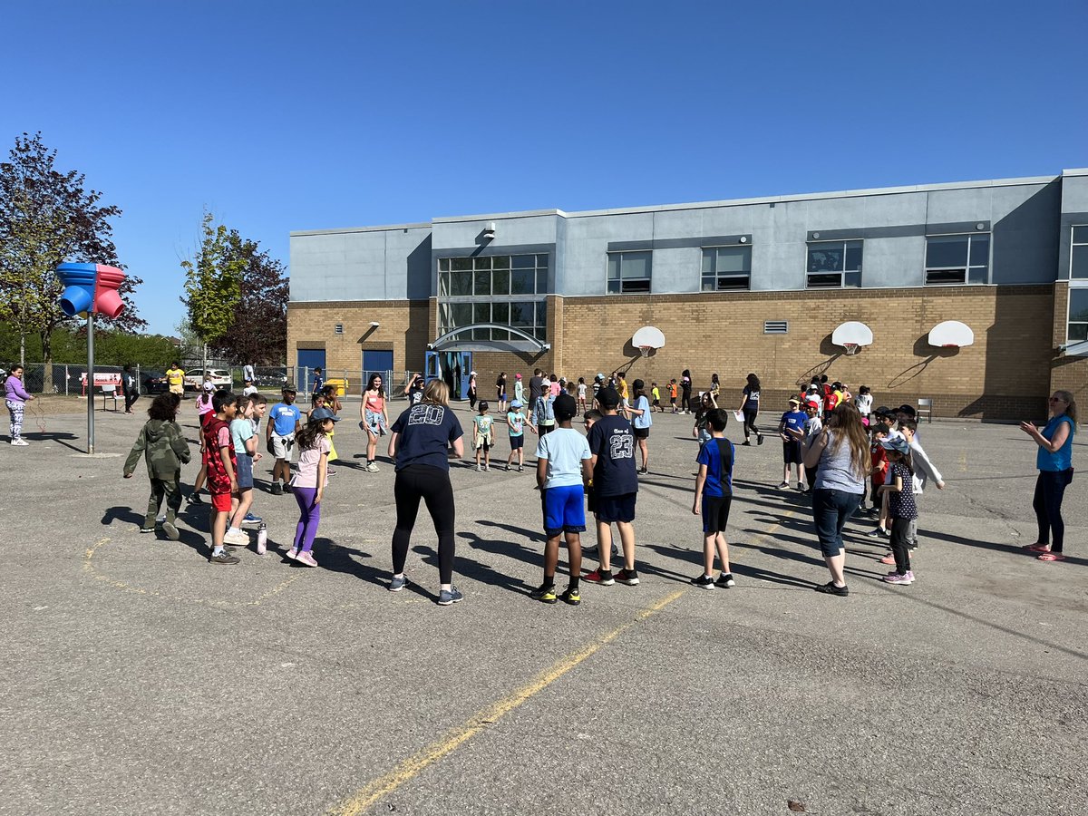 MmeLafrance's tweet photo. STM Grade 6 students did a fantastic job today leading their groups and running their stations at our Jump Rope for Heart fundraising even! So proud of them!! #STMWolfpack https://t.co/V5Q9YqOdED
