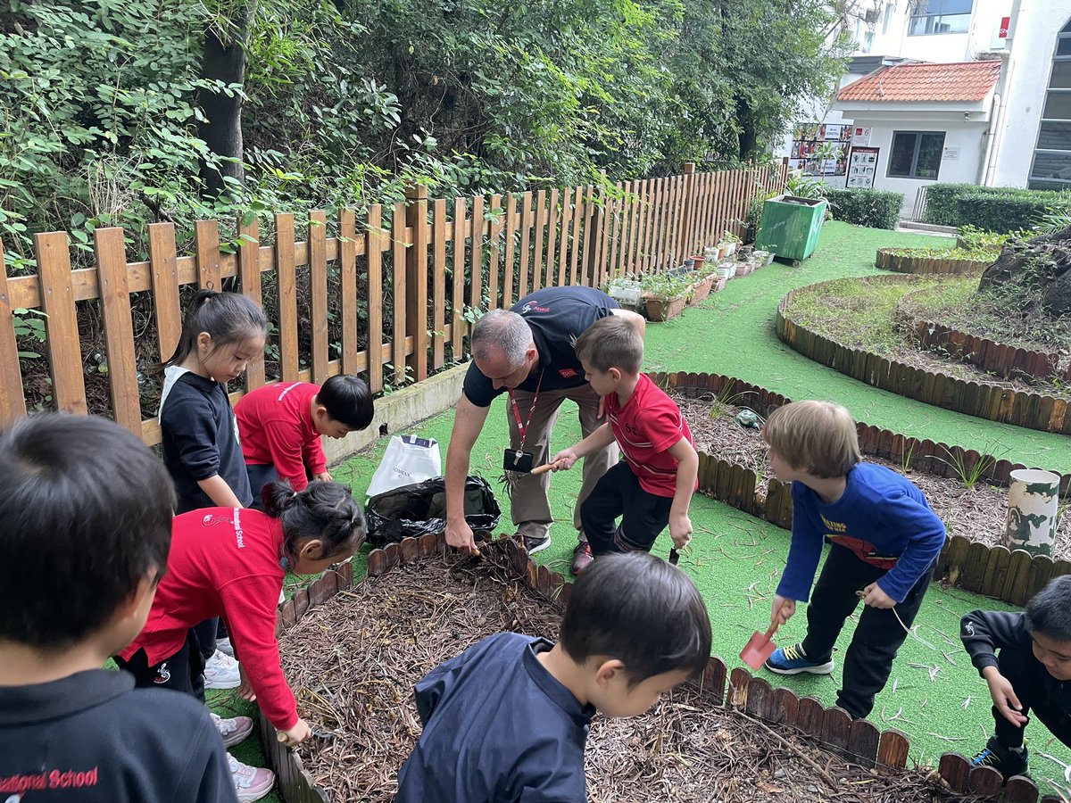 Arthro-Pod (@arthro_podshow) on Twitter photo We’re still buggin’!
Just released a new episode about educating children about nature & 🐜 🪲🐝
Thanks to international school teacher <a href="/MadForMaple/">Kevin O’Shea</a> for sharing his experiences.
Find us wherever you get your podcasts.
Show notes:
arthro-pod.blogspot.com/2023/05/arthro… We’re still buggin’!
Just released a new episode about educating children about nature & 🐜 🪲🐝
Thanks to international school teacher <a href="/MadForMaple/">Kevin O’Shea</a> for sharing his experiences.
Find us wherever you get your podcasts.
Show notes:
arthro-pod.blogspot.com/2023/05/arthro…