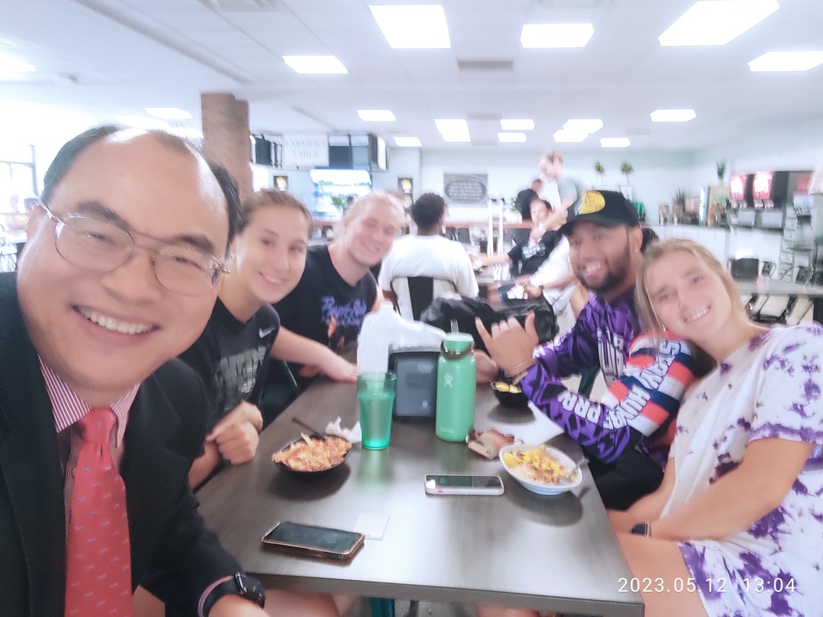 drdvdus's tweet photo. Love our cool students and faculty at SBU! #sbuniv #sbubearcats #coolstudents #coolcolleagues #drdvd #welovesbu @sbubearcats @RickMelson @SBUniv @_cheetob3 https://t.co/g3OhPVP2tw