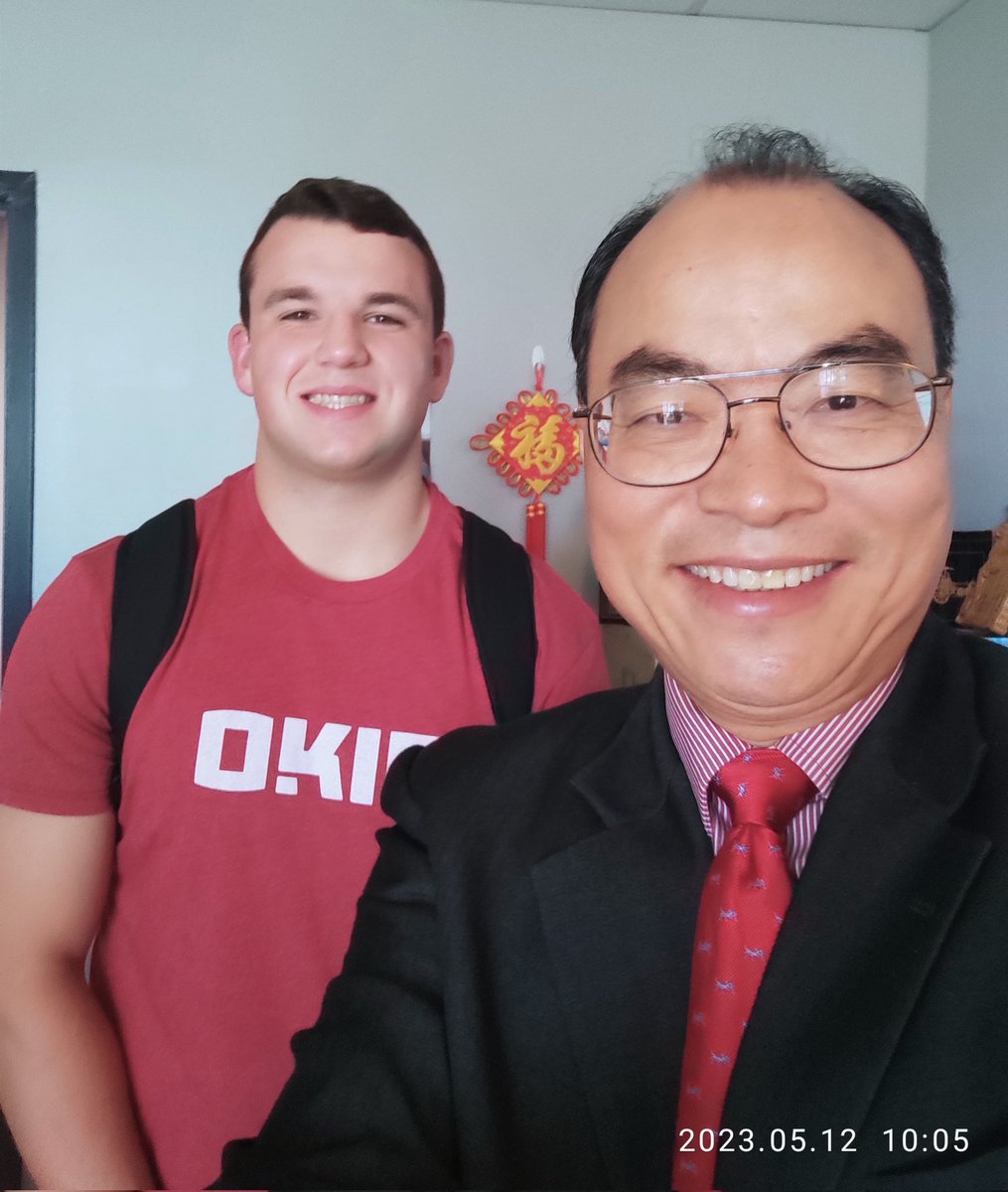 drdvdus's tweet photo. Love our cool students and faculty at SBU! #sbuniv #sbubearcats #coolstudents #coolcolleagues #drdvd #welovesbu @sbubearcats @RickMelson @SBUniv @_cheetob3 https://t.co/g3OhPVP2tw