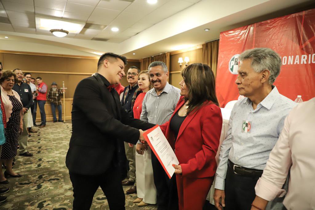 PRIGTO's tweet photo. Las causas de diversidad sexual y la no discriminación ya tienen defensor en el @PRIGTO con el nombramiento como secretario de la Diversidad Sexual, David Eduardo Arce Sarmiento.

Enhorabuena, creemos y confiamos en un gran desempeño. #SomosPRI

@RuthTiscareno 
@DavidMercado63 https://t.co/UMMom3mIVp