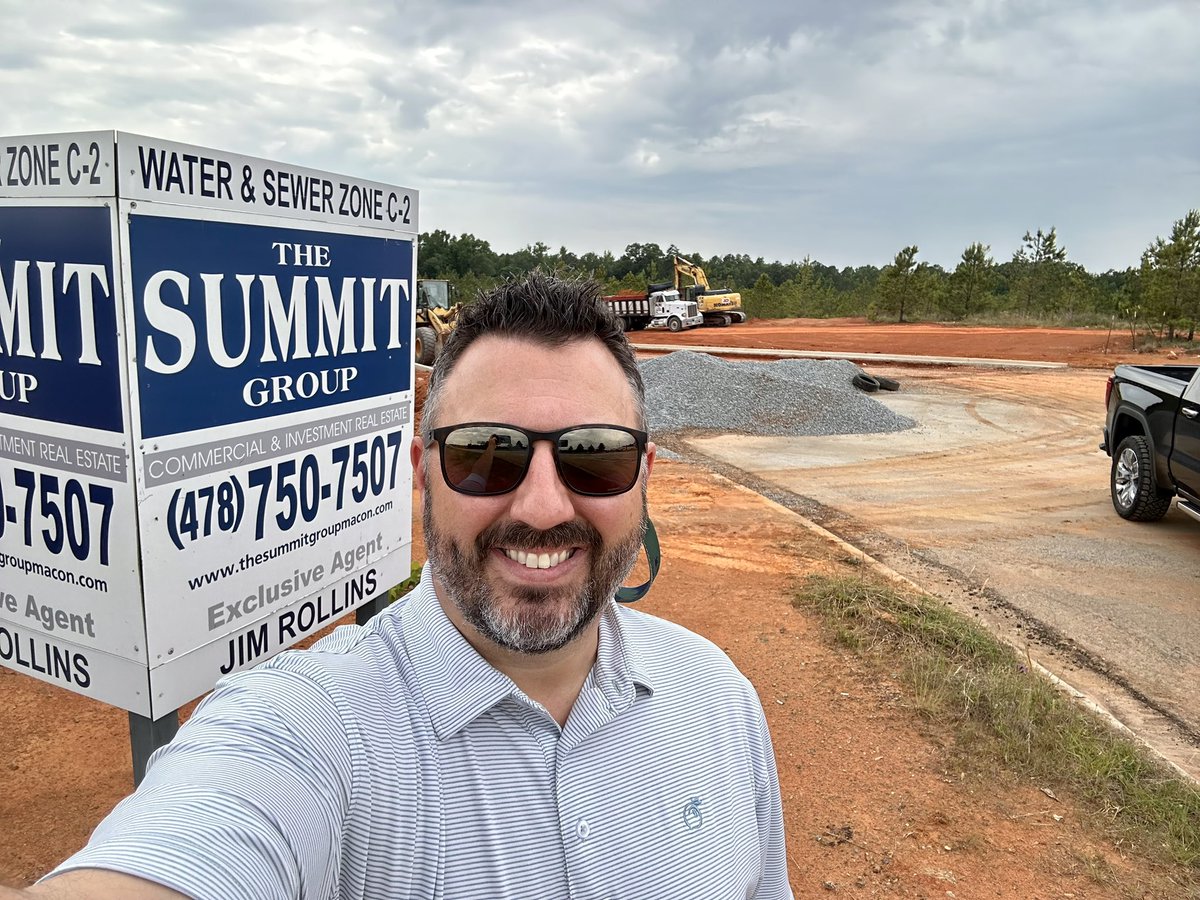 Fosterderek's tweet photo. It’s a beautiful Friday to be out showing lots at the newest 90+ acre Commercial Development in Warner Robins!!! 

🏢THE SUMMIT GROUP 
👨‍💼DerekFoster
📞(478)750-7507
📱(478)997-1024
📧 dfoster@tsgmacon.com
🌐 https://t.co/LC75EG92AJ 

#warnerrobinsgacommercialrealestate #outparcel https://t.co/J6wzG0Yve6