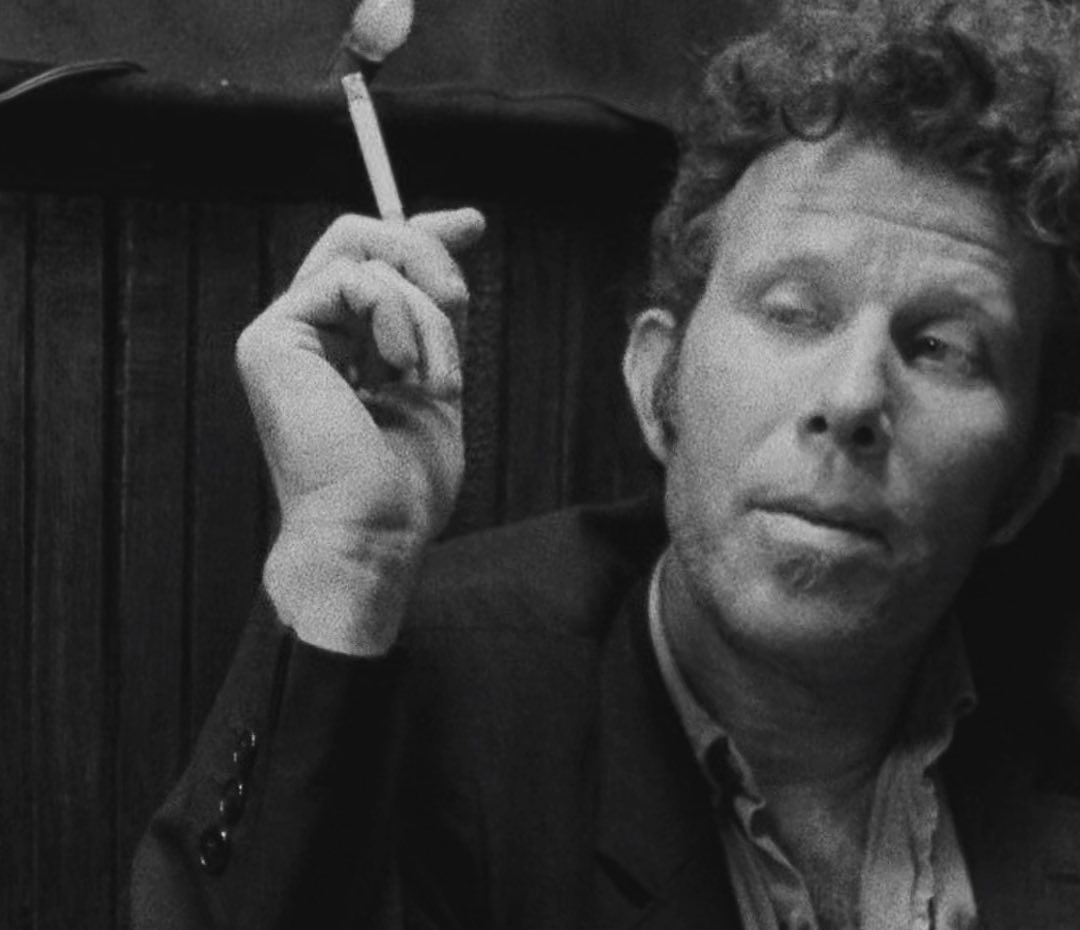 O halde ne diyelim cancağızım kaçmaya gerek yok diyelim, diyelim ki içimizdeki köhne yerlerdeki zehiri eritelim. Bira şişesin yansımasında izlerken onu, öylece kalmıştık diyelim.Bilge bile susup izledi diyelim ne diyelim biliyor musun en iyisi daim bir huzur dileyelim ki gidelim.