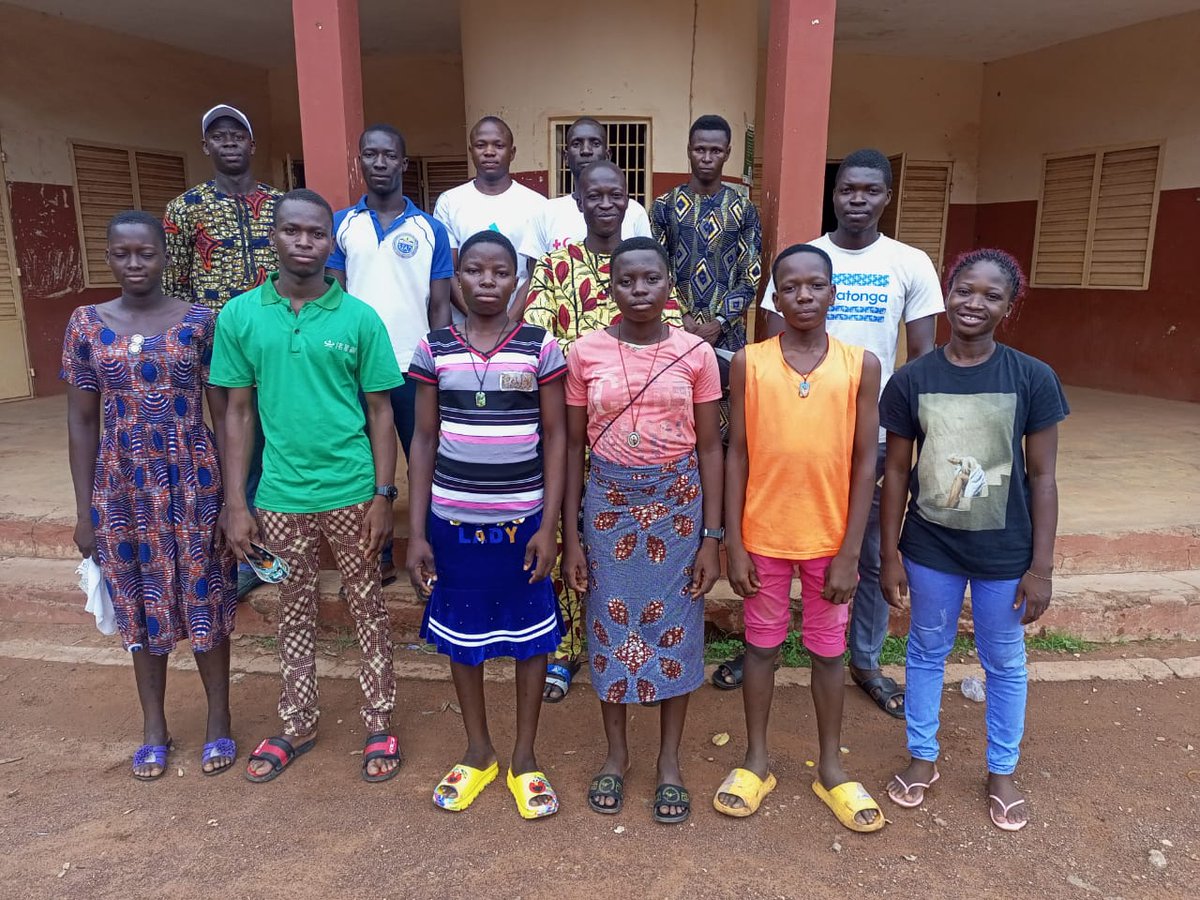 lesamisdumonde3's tweet photo. En ce jour 12 mai 2023 à la maison des jeunes de Toucountouna, la Directrice Exécutive de Les Amis du Monde LAM ONG a réuni la jeunesse de Toucountouna afin de faire sa restitution sur la causerie sur la thématique les TICS et le cyberharcèlement. https://t.co/oCcd66szDr