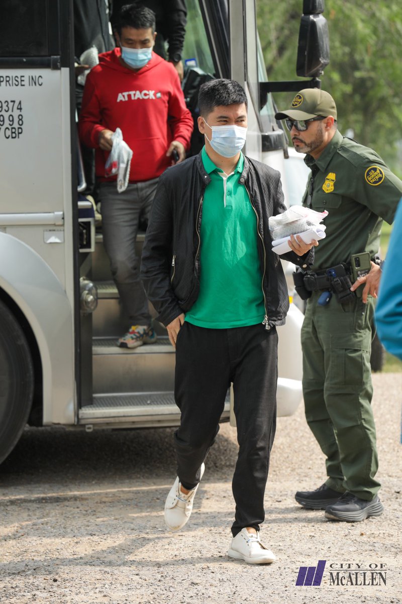 CityofMcAllen's tweet image. Mayor Javier Villalobos signed a disaster declaration this morning. 

The City of McAllen continues to respond to the immigration crisis keeping the immigrants and our community safe.