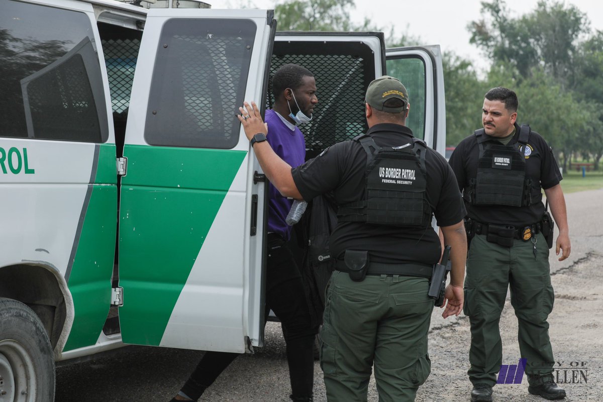 CityofMcAllen's tweet image. Mayor Javier Villalobos signed a disaster declaration this morning. 

The City of McAllen continues to respond to the immigration crisis keeping the immigrants and our community safe.