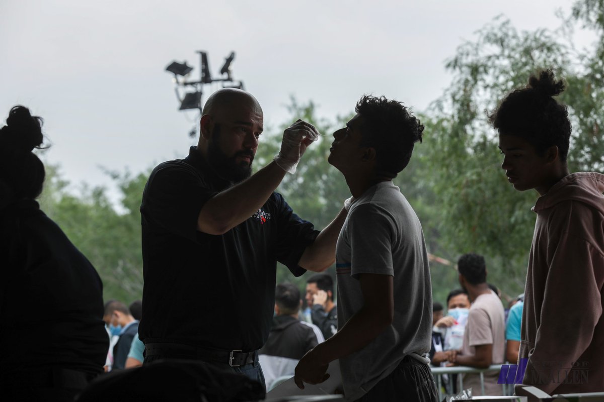 CityofMcAllen's tweet image. Mayor Javier Villalobos signed a disaster declaration this morning. 

The City of McAllen continues to respond to the immigration crisis keeping the immigrants and our community safe.