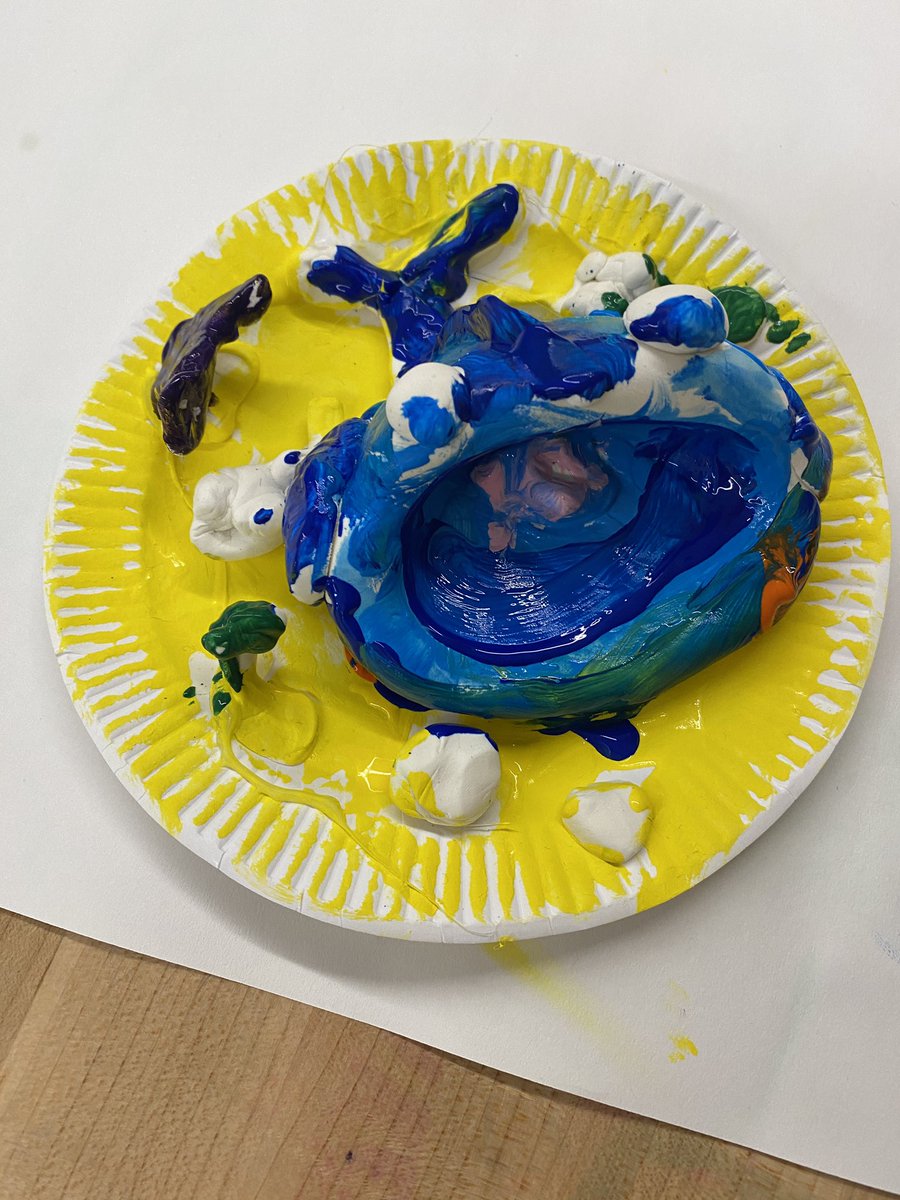 MsDTeachesArt's tweet photo. Pout Pout Fish in progress by Mrs. Butler’s 1st graders! @BGFirstGradeFun @DeborahDiesen https://t.co/epVUvfedEG