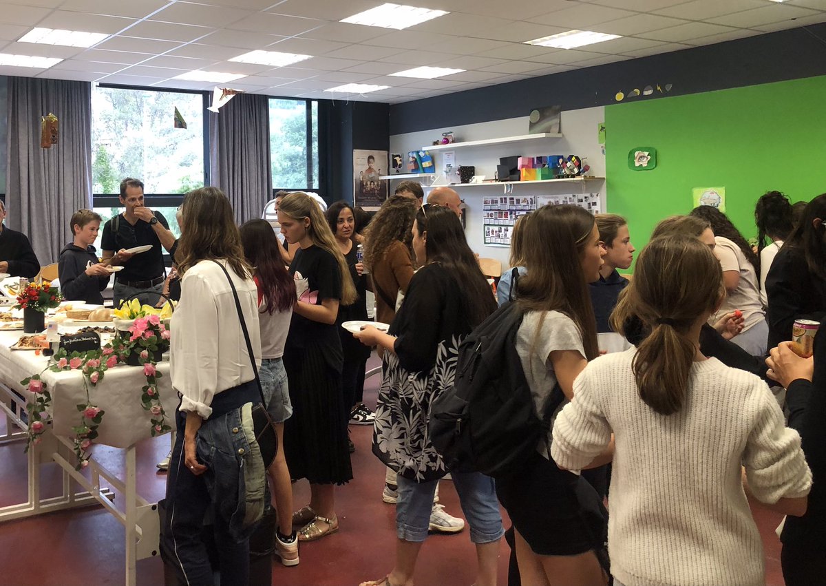 👀Présentation des productions hybrides de la classe de 3e1 : poèmes sonores et créations vidéos réalisés en regard de l’exposition Amexica : Marie Baronnet - Centre de la photographie, Mougins. 👉🏻Richesse des projets pluridisciplinaires 👍🏻 <a href="/PrintempsPoetes/">Printemps-des-poetes</a> @CollegeMimosas