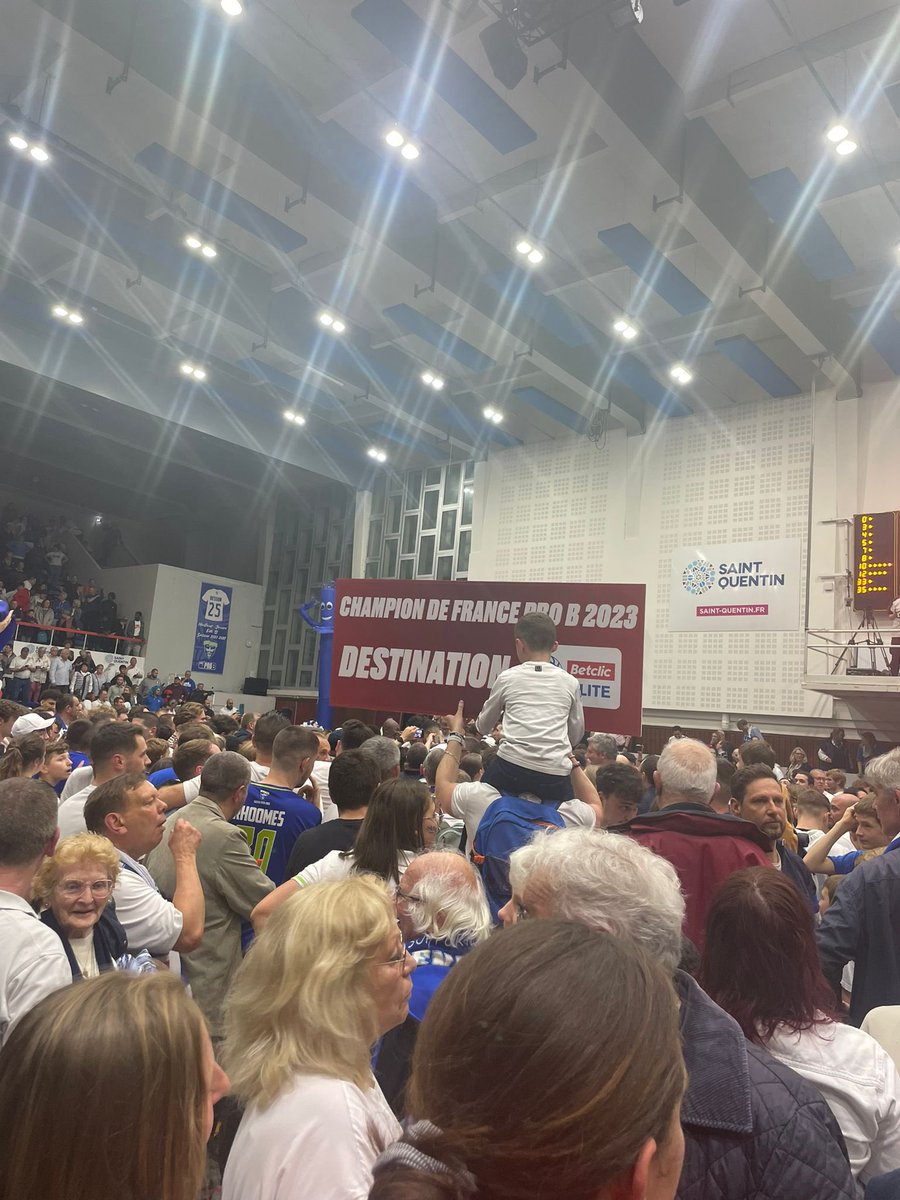 a_saint_quentin's tweet photo. ILS L’ONT FAIT ! 🥳

Le @SQBB_Officiel accède à la Betclic Élite pour la deuxième fois de son histoire ! 

Bravo aux joueurs, aux bénévoles, aux supporters, au staff. Quelle ambiance au Palais des Sports. 🔥 https://t.co/z6vKoKTmSM