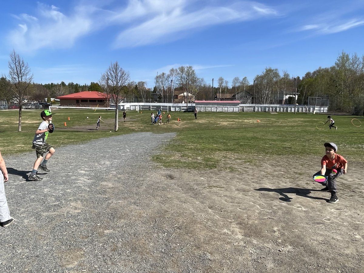 MsLolas's tweet photo. We took advantage of the beautiful weather. ☀️  We all had a blast with different activities. The Velcro catching game was an instant hit. :) 🎾 #arps2022 https://t.co/wjttPnpoAH