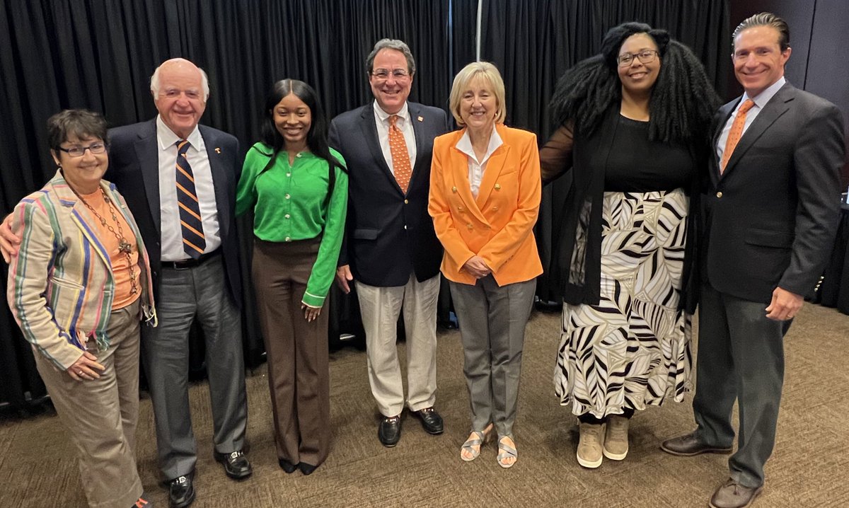 DondePlowman's tweet image. Enjoyed spending this #BigOrangeFriday with our Advisory Board discussing the new initiatives taking place at @UTKnoxville and the opportunities ahead of us. Grateful for their passion and support of UTK! 🍊