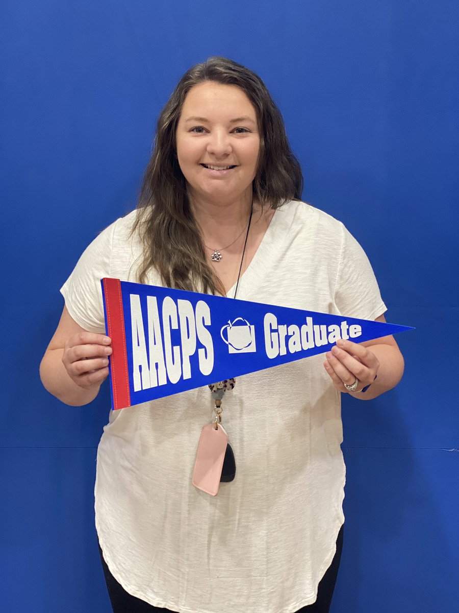 clapperbd's tweet photo. MAA celebrates Ms. Ramey, one of our 3rd grade teachers. She attended Central ES, Central MS, and graduated from South River HS. @MonarchAnnAACPS @AACountySchools #ProudAACPSGrad #AACPSFamily https://t.co/5jonJIBVi1
