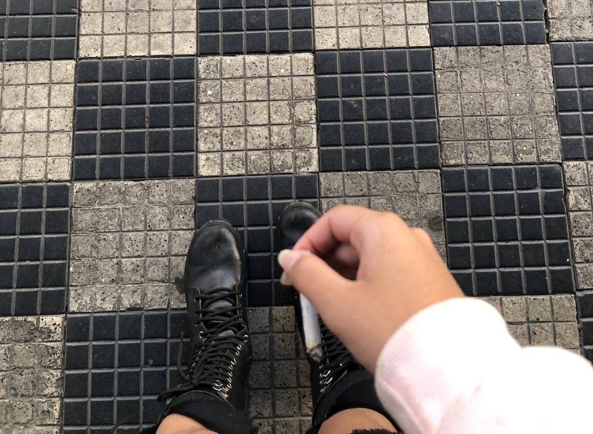 fumando na rua    passou criança
