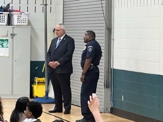 ChiefArlington's tweet photo. With summer break right around the corner, I encourage parents to #Take25 minutes to talk to their kids about expectations, rules, and safety while they’re not in school. 

Had a great time visiting West Elementary with Dr. Cavazos today to discuss those topics with students. https://t.co/Im0SEGlLc6