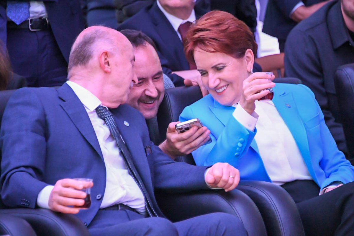 meral_aksener's tweet photo. Ankara'nın evlatlarına bak, yüreğindeki heyecana bak!
Uyan uyan Gazi Kemal, şu gözlerdeki umuda bak! ❤️🇹🇷 https://t.co/7drbpRucuH