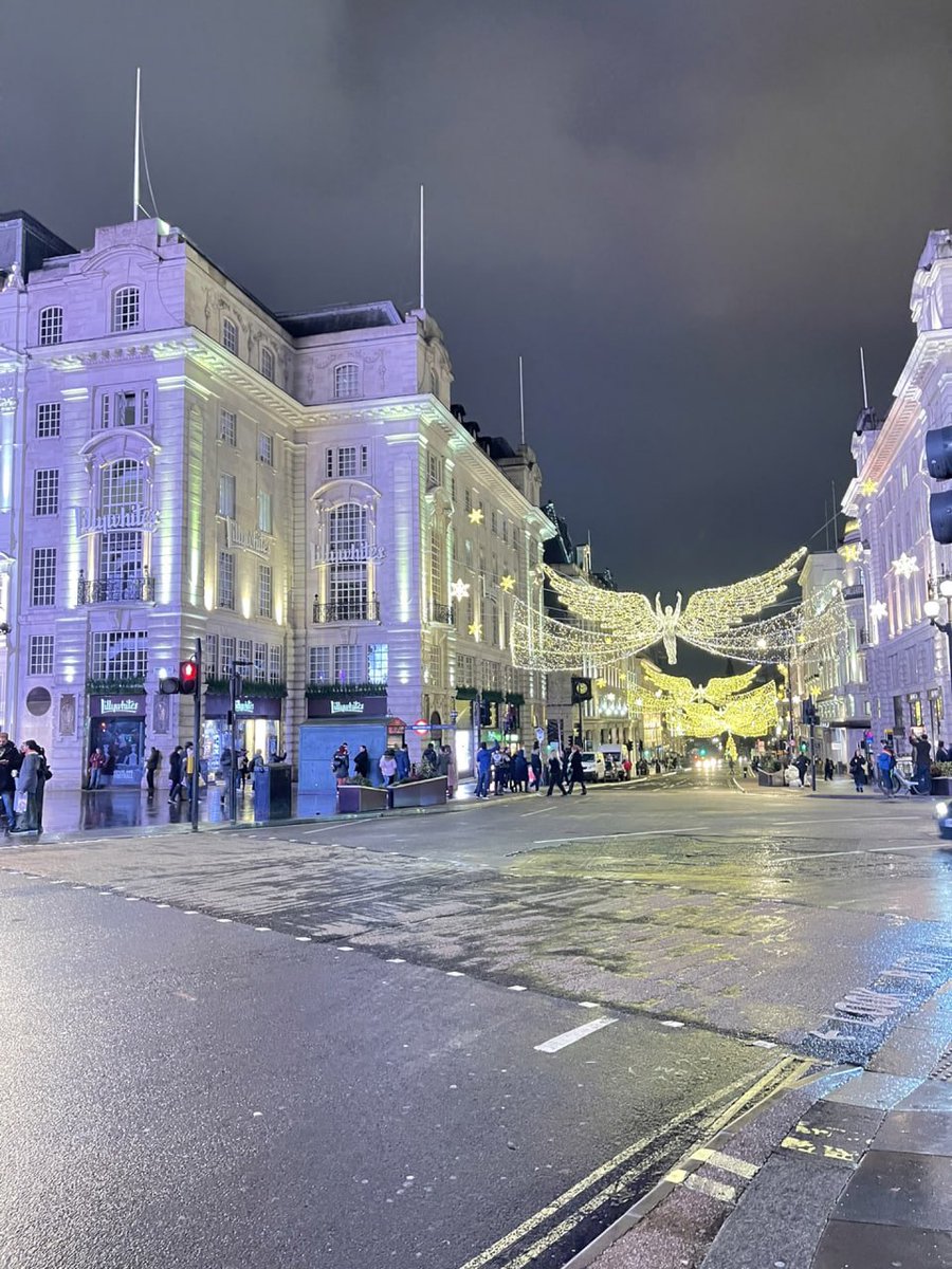 When I come to this street, I always stop to look at this such a beautiful street scene.