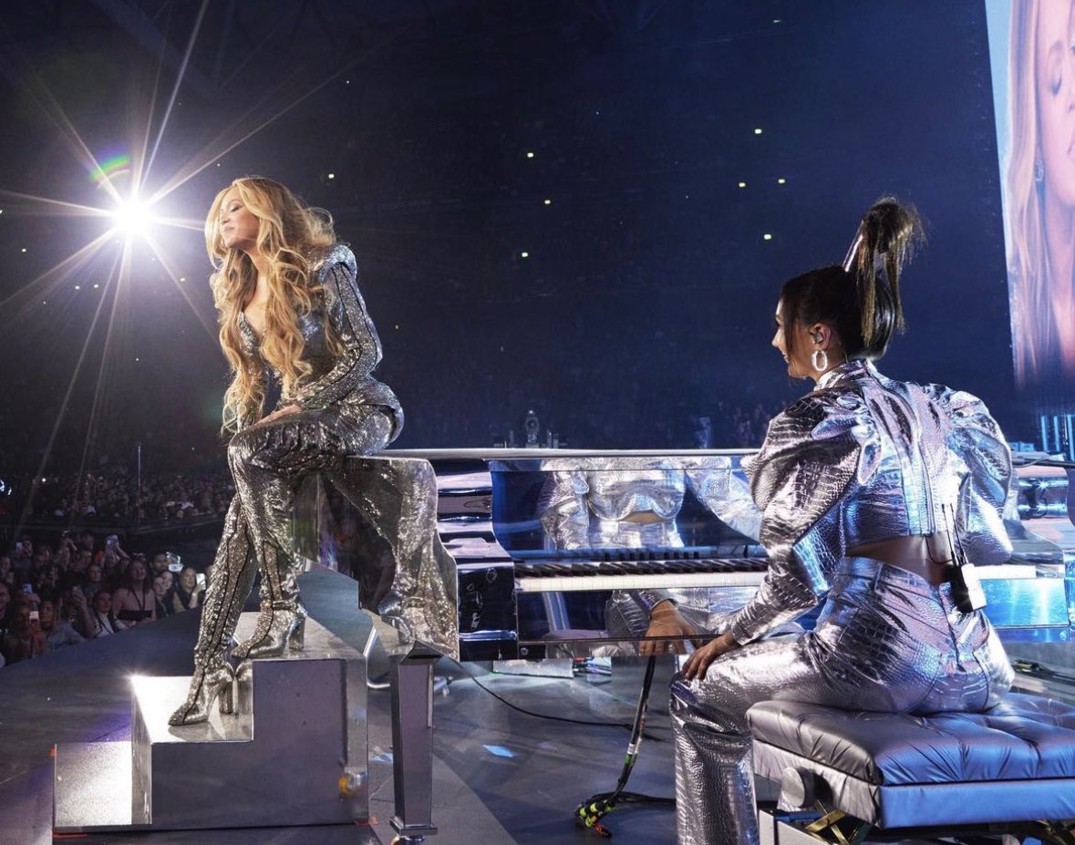COWBOY CARTER Updates 𐚁 ⭑ (@b7album) on Twitter photo Kind of obsessed with Beyoncé’s new pianist (Grammy winner <a href="/mlebear/">Emily Bear (MLE)</a>)
#RENAISSANCEWorldTour Kind of obsessed with Beyoncé’s new pianist (Grammy winner <a href="/mlebear/">Emily Bear (MLE)</a>)
#RENAISSANCEWorldTour