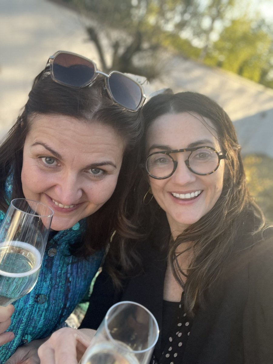 anneke_vdw's tweet image. Fantastic catching up with friends &amp;amp;colleagues from the #BigMS data registries. Collectively, we manage ~300,000 patient records. “Harmonise the people, harmonise the data” @melindamagyari @dhorakova @TrojanoMaria @JiDrahota @VukusicS @MSBase_Registry @janhillert and many more!