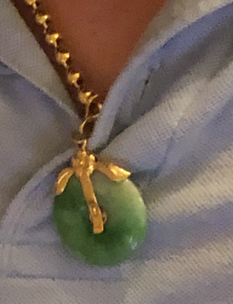henrykleeKTVU's tweet photo. 2 armed men confronted 61yo man of Asian descent in his garage near 20th &amp; Santiago, grabbed his $4K jade-pendant necklace &amp; took off in burgundy Dodge Charger. “There’s nothing you can do about it,” victim tells me. “These says just don’t wear anything valuable.” 3 videos @SFPD https://t.co/g8ClFvkBEv