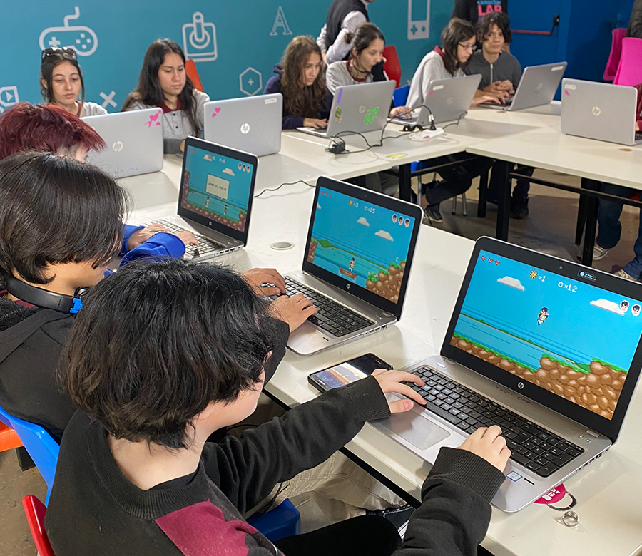 💻🕹Desde el centro Conectar LAB Posadas, y en conjunto con <a href="/misioneseduca/">Educación Misiones</a>, creamos el primer Laboratorio de videojuegos para estudiantes con el objetivo de generar proyectos de innovación pedagógica en articulación con escuelas secundarias.

Más info ▶ bit.ly/VideojuegosM