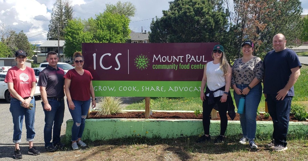 UnitedWay_BC's tweet photo. Time in sunshine means more when working together for the good of others. This week, a team from #Enbridge signed up through #iVolunteer to support Mount Paul Community Food Centre by planting fruit trees! What could be sweeter? https://t.co/RTBx1VUUVk