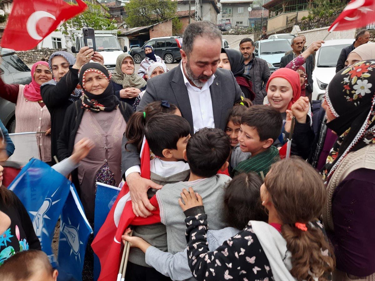Ademdizer1's tweet photo. 📍Merkez 

Köy ziyaretleri kapsamında Merkez ilçemize bağlı Yelpe köyünde vatandaşlarımız ile bir araya geldik.

#TürkiyeYüzyılı'nı milletin efendisi köylülerimiz ile birlikte inşa edeceğiz.

#AkParti
#BizBüyükBirAileyiz
#DoğruAdımlaYolaDevam
#TürkiyeYüzyılı https://t.co/8ByV7JqGGV