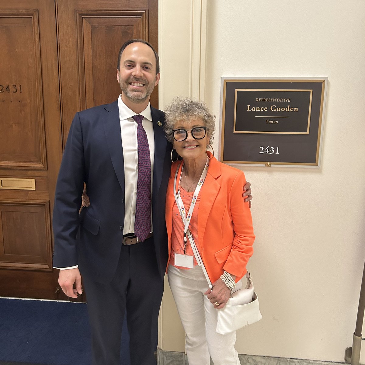 ebaymainstreet's tweet photo. Thank you Representative Lance Gooden for meeting with Stephanie Inge of @stephintexas as part of eBay’s #DCFlyIn23!  We appreciate your time and work in support of #SmallBiz. https://t.co/fx1CvcR786